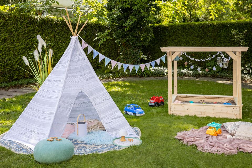 Cathy Hummels : Ein Kinderparadies: Hier spielt Cathy Hummels' zweijähriger Sohn Ludwig. Ein Kinderparadies: Hier spielt Cathy Hummels' zweijähriger Sohn Ludwig.