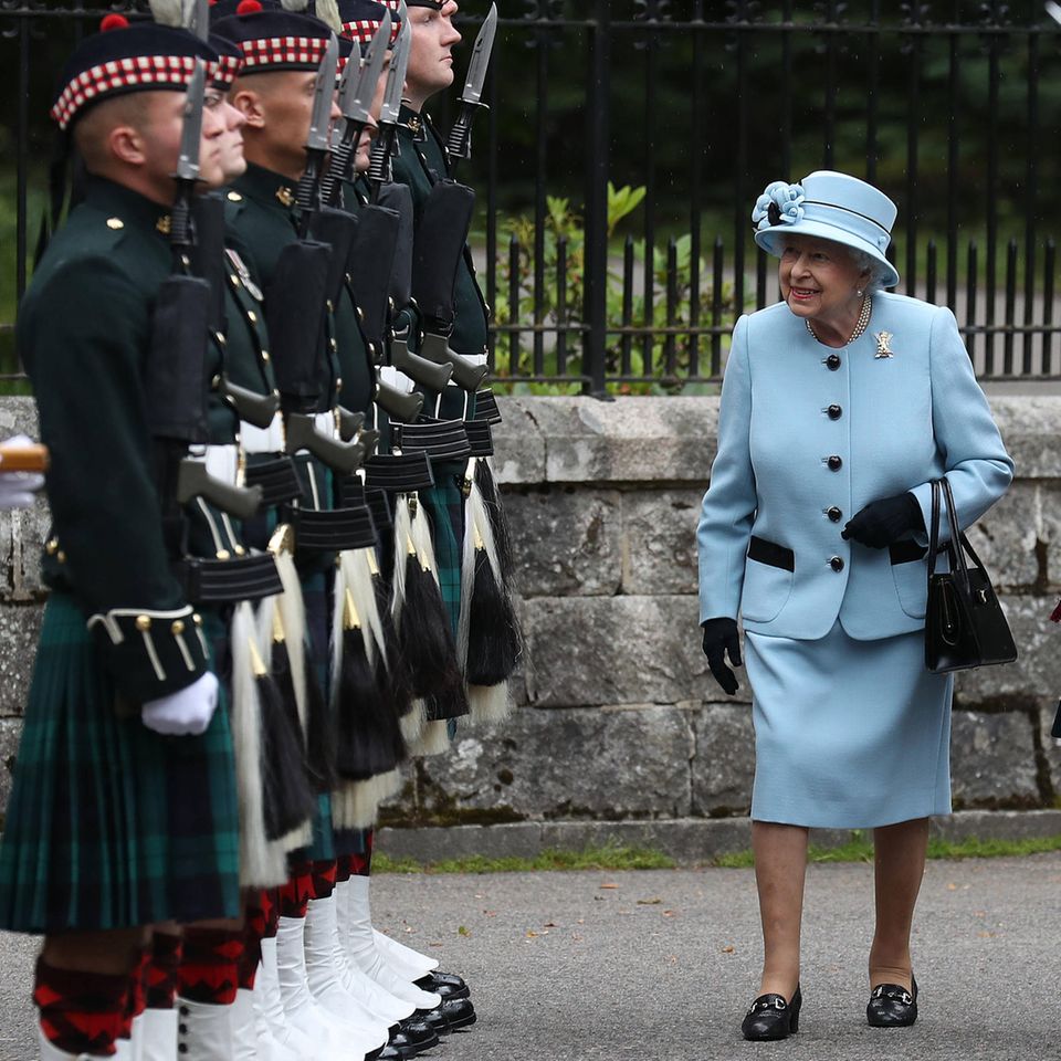 Queen Elizabeth wird standesgemäß in Schottland begrüßt (Balmoral, 2019)