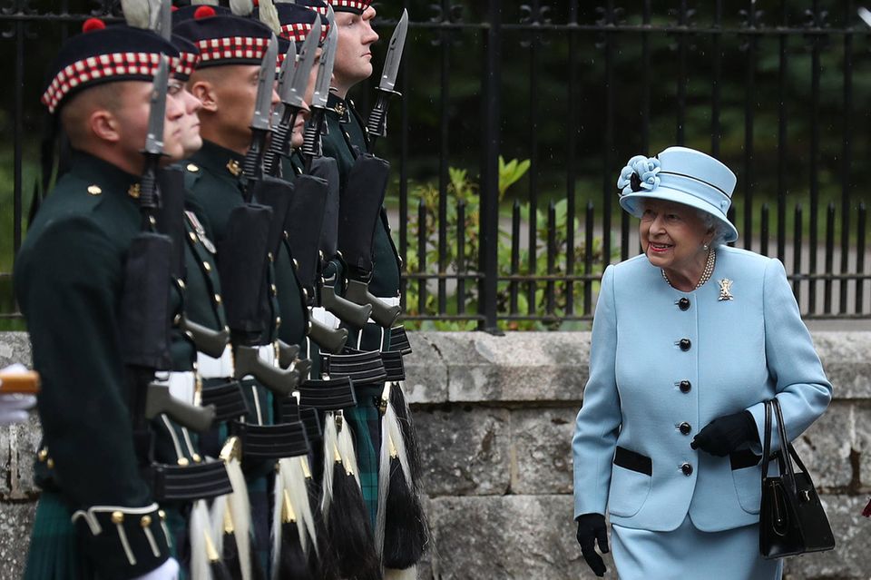 Was Macht Die Queen Den Ganzen Tag Queen Elizabeth: Was macht die Queen im Sommerurlaub in Balmoral? | GALA.de