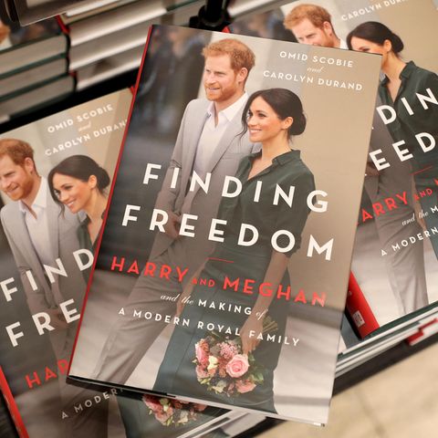 "Finding Freedom: Harry and Meghan and the Making of a Modern Royal Family" ist am 11. August 2020 bei HarperCollins Publishers erschienen.