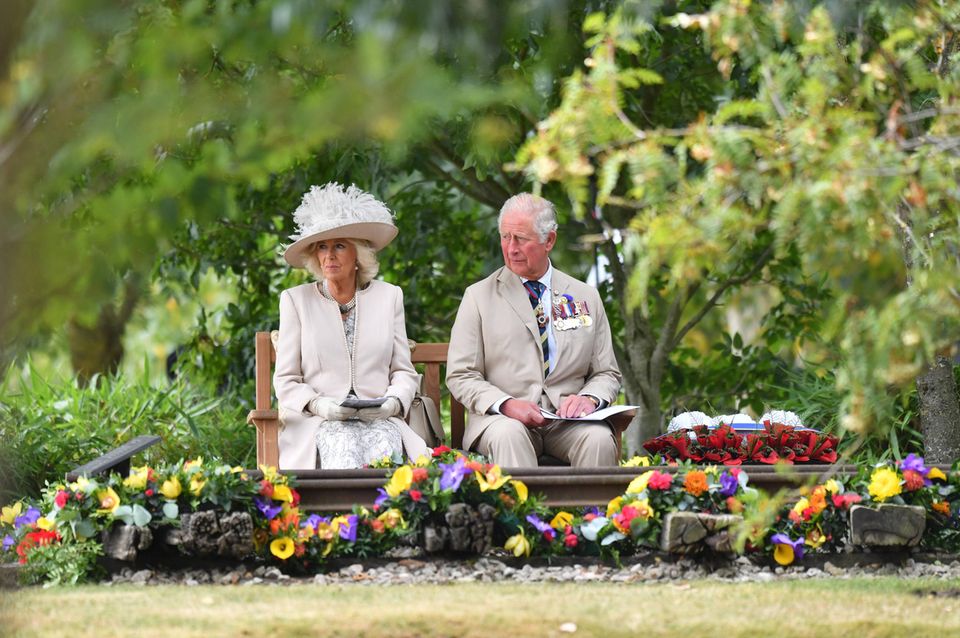 Der „Victory Over Japan Day“ ist der Tag der Kapitulation Japans im Zweiten Weltkrieg am 15. August 1945. In einer feierlichen Zeremonie, bei der auch Premierminister Boris Johnson anwesend ist, schließen sich die Mitglieder der königlichen Familie am Jahrestag den zahlreichen Veteranen und Militärangehörigen an. Der „Victory Over Japan Day“ ist der Tag der Kapitulation Japans im Zweiten Weltkrieg am 15. August 1945. In einer feierlichen Zeremonie, bei der auch Premierminister Boris Johnson anwesend ist, schließen sich die Mitglieder der königlichen Familie am Jahrestag den zahlreichen Veteranen und Militärangehörigen an.
