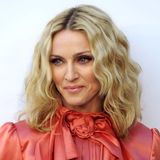 Musikalisch macht ihr bisher keiner etwas vor – selbst mit ihren 63 Jahren rockt Madonna heute noch die Bühne. Doch optisch entfremdet sich die US-Amerikanerin mehr und mehr von ihrem natürlichen Aussehen. 