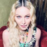 16. August 2020  Happy Birthday, Madonna! Die Pop-Ikone feiert ihren 62. Geburtstag auf Jamaika, und die Fotos, die sie von ihrer Geburtstagsparty auf Instagram gepostet hat, dürfte einige Gemüter erhitzt haben.  Auch wenn der Konsum von Cannabis in vielen Teilen der Welt zum Feiern dazu gehört wie der Konsum von Alkohol, sollte an dieser Stelle darauf hingewiesen werden, dass beide Substanzen ein hohes Suchtpotenzial haben.       Beratung und Hilfe finden Sie u.a. hier:  https://www.kmdd.de/infopool-und-hilfe/hilfe-und-beratung  https://www.bzga.de/service/infotelefone/sucht-drogen-hotline/               
