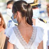 Ein ganz spezielles Highlight des "Charo Ruiz Ibiza"-Kleids ist der tiefe Rückenausschnitt mit Spitzenverzierungen. 