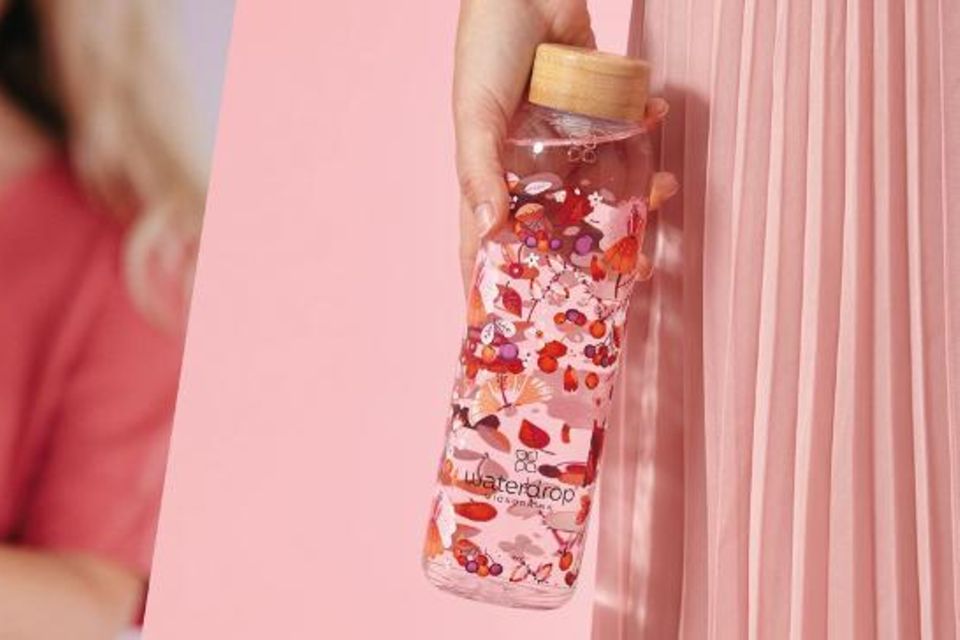 Waterdrop Sorte "Relax" mit rosa Wasserflasche Waterdrop Sorte "Relax" mit rosa Wasserflasche