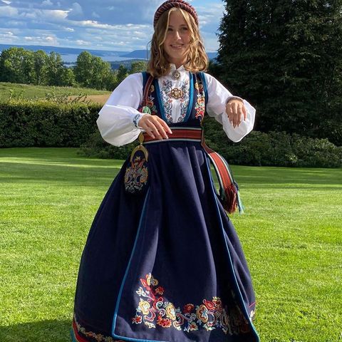 Leah Isadora an ihrer Konfirmation. Das Foto postete ihre Mutter, Prinzessin Märtha Louise, auf Instagram.