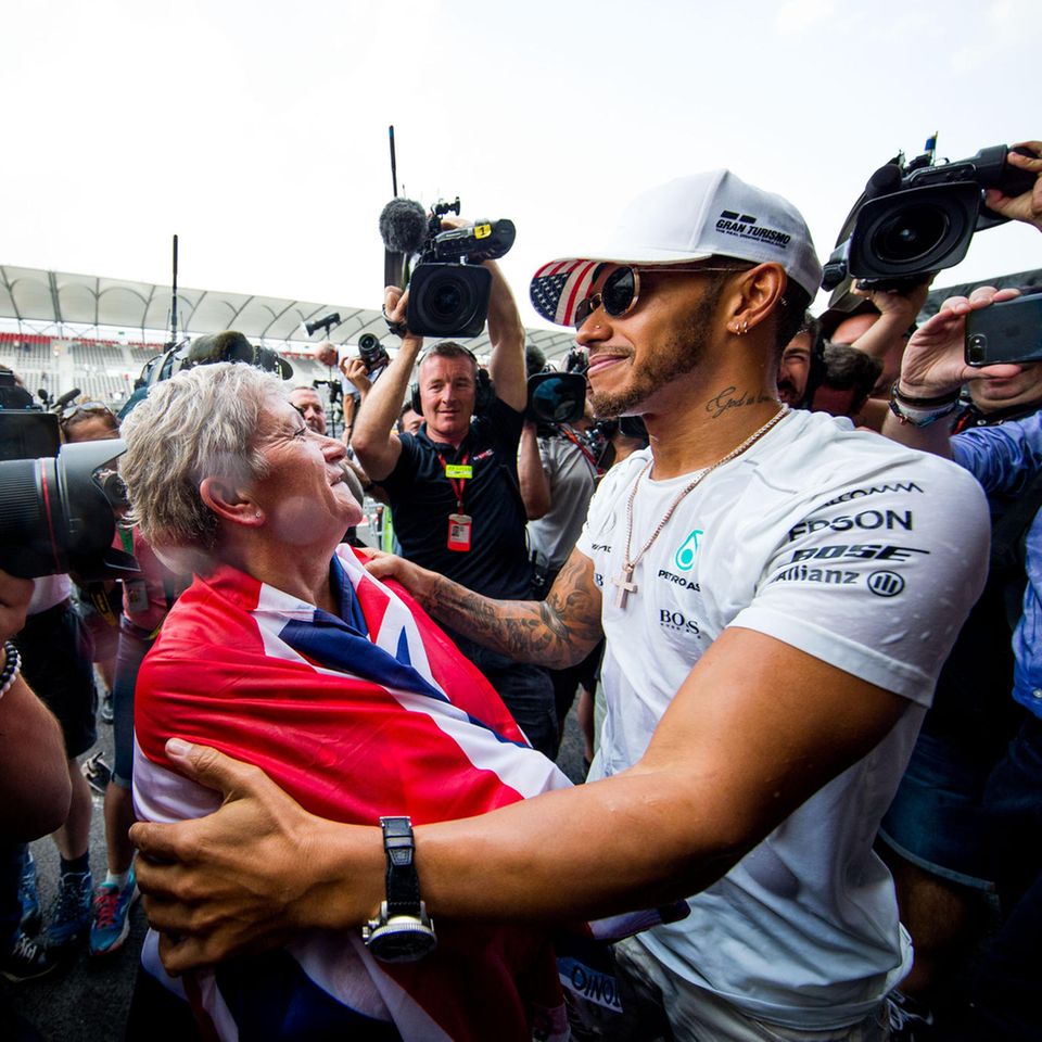 Lewis Hamilton mit seiner Mutter Carmen