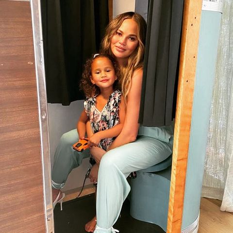 Chrissy Teigen + Tochter Luna