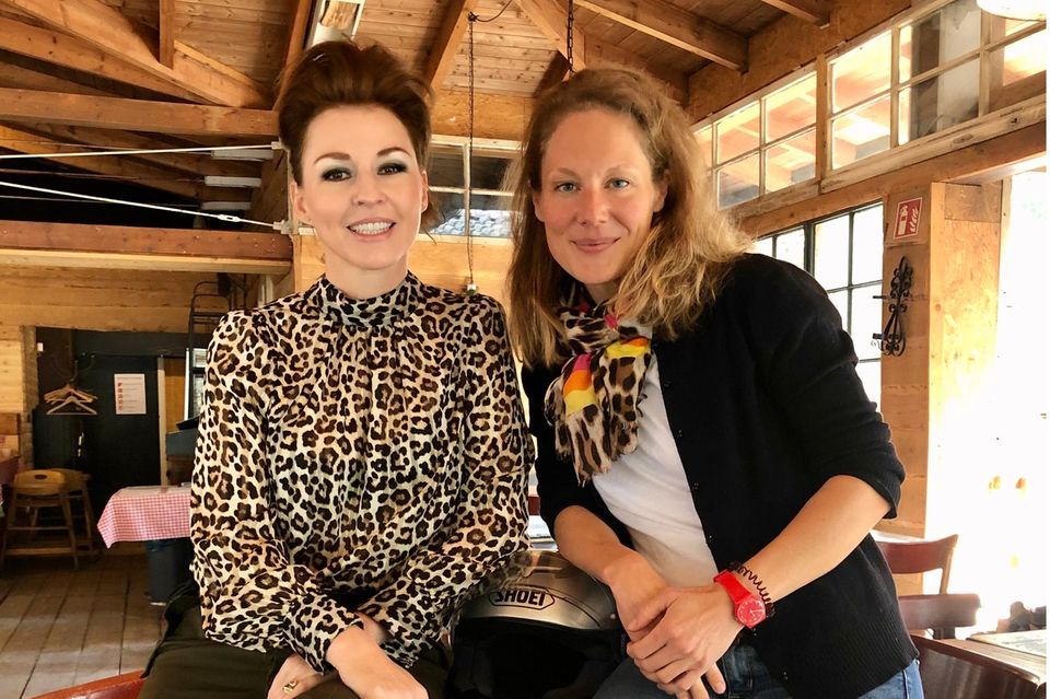 Tessa Mittelstaedt: GALA-Chefreporterin Hendrikje Kopp (l.) und Schauspielerin Tessa Mittelstaedt GALA-Chefreporterin Hendrikje Kopp (l.) und Schauspielerin Tessa Mittelstaedt