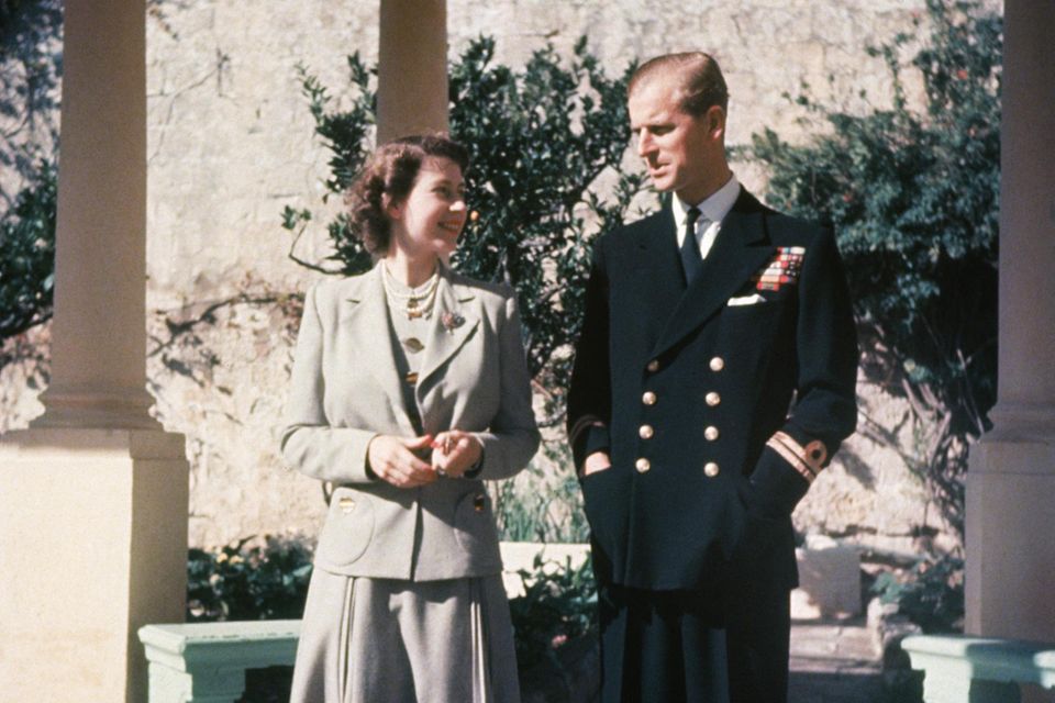 Queen Elizabeth: Die damalige Prinzessin Elizabeth und Prinz Philip verbringen bereits 1947 ihren Honeymoon auf Malta und leben dort für ein paar Jahre ein beschauliches und sehr privates Leben. Die damalige Prinzessin Elizabeth und Prinz Philip verbringen bereits 1947 ihren Honeymoon auf Malta und leben dort für ein paar Jahre ein beschauliches und sehr privates Leben.