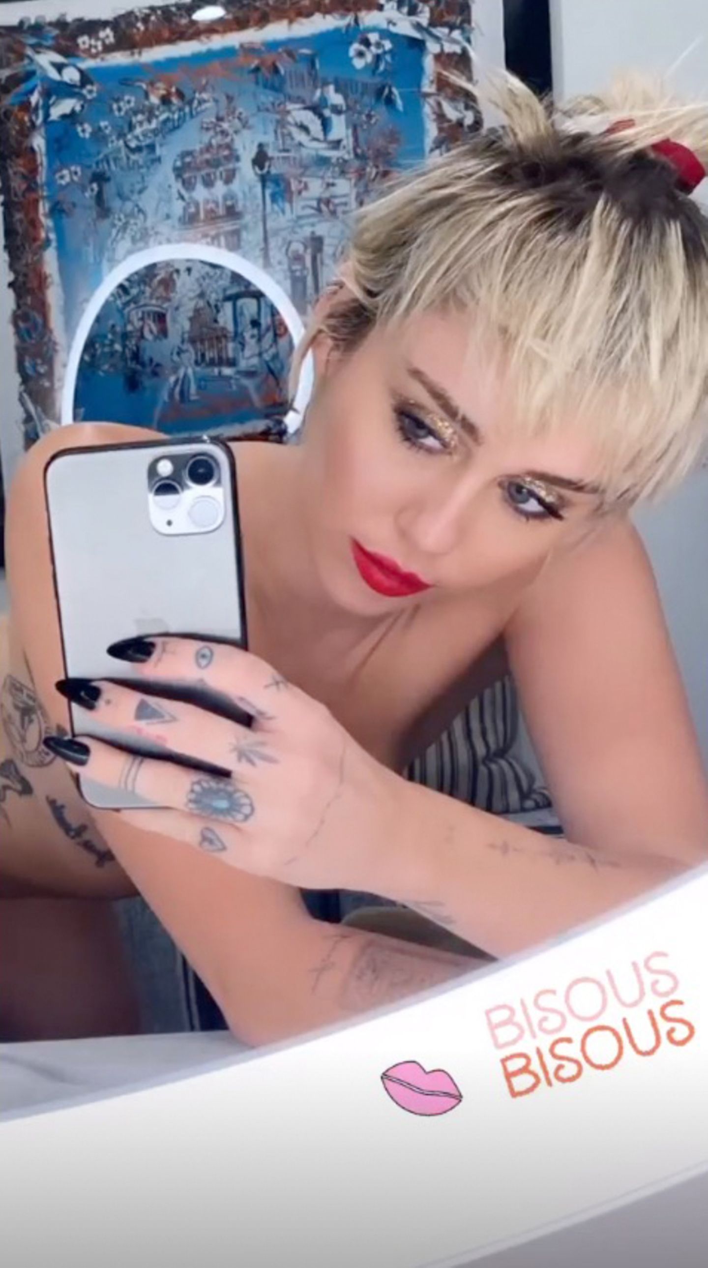 Miley Cyrus postet Nackt-Selfie