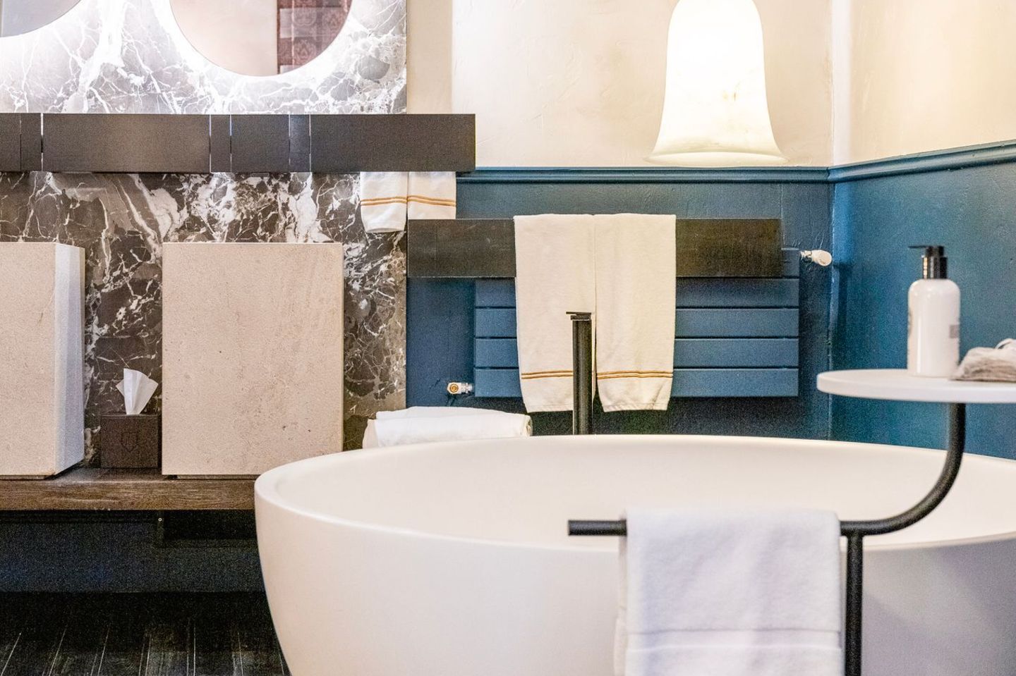 Hotel-Tipp: Das Ambiente des Boutiquehotels lebt von der exklusiven Auswahl des Mobiliars, die feinste Handwerkskunst und Modernität miteinander vereint. Das Ambiente des Boutiquehotels lebt von der exklusiven Auswahl des Mobiliars, die feinste Handwerkskunst und Modernität miteinander vereint.
