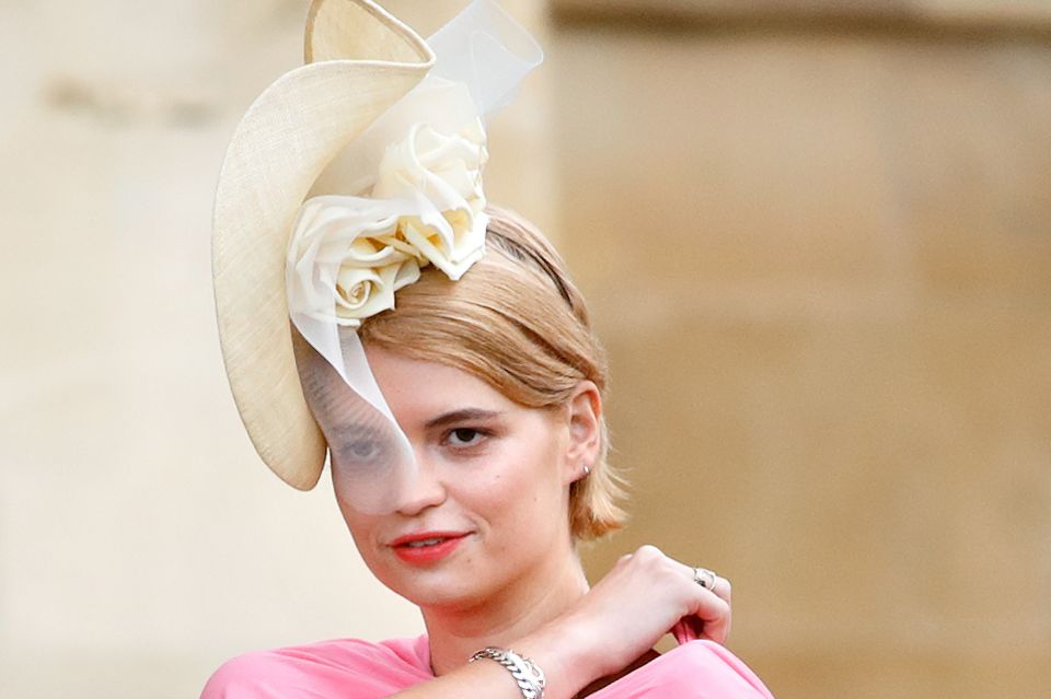 Geldof-Tochter Pixie enthüllt: Bob Geldofs Tochter Pixie war eine der vielen prominenten Gäste auf Prinzessin Eugenies Hochzeit mit Jack Brooksbank am 12. Oktober 2018. Bob Geldofs Tochter Pixie war eine der vielen prominenten Gäste auf Prinzessin Eugenies Hochzeit mit Jack Brooksbank am 12. Oktober 2018.