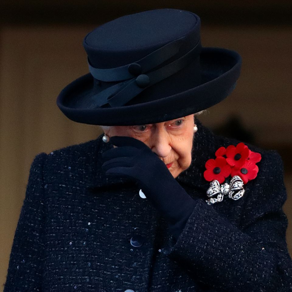 Der "Remembrance Day" ist für Queen Elizabeth ein emotionaler Gedenktag, bei dem sie den Gefallenen der beiden Weltkriege und dabei insbesondere betroffenen Familienmitgliedern gedenkt. Im November 2019 kämpft sie mit ihren Tränen.
