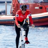 13. September 2020  Mit ihrem Team "Serenity" hat Fürstin Charlène für die 3. Waterbike-Challenge die unfassbare Strecke von über 180 Kilometern über das Mittelmeer von Calvi auf Korsika nach Monaco zurückgelegt. Die Freude über den Sieg gegen das gegnerische Team "Notorious" ist ihr nach 24 Stunden Höchstleistung kurz vor dem Ziel anzusehen.