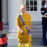 Bei diesem Look scheint es, als würde die Sonne gleich noch einmal aufgehen: Königin Máxima erscheint in einer goldfarbenen Robe zum Prinsjesdag.