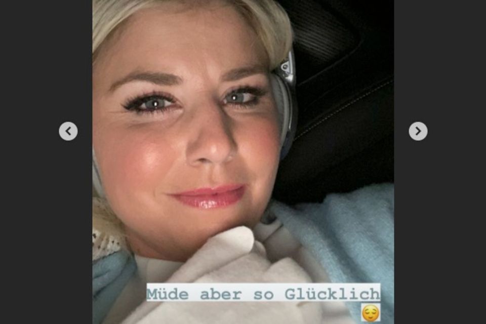 Beatrice Egli : Trotz heißer Temperaturen präsentiert sich Beatrice Egli dick eingehüllt bei Instagram. Trotz heißer Temperaturen präsentiert sich Beatrice Egli dick eingehüllt bei Instagram.