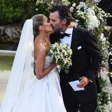 Der schönste Kuss! Sylvie Meis und Niclas Costello sind jetzt offiziell Mann und Frau. An ihren Händen glitzern die Eheringe. 