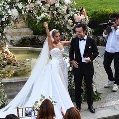Just married! Das glückliche Paar nach der Trauung im Garten der Villa Cora in Florenz. 