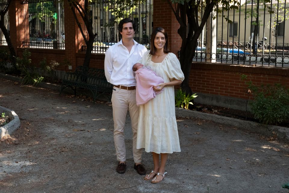 Sofia Palazuelo: Fernando Fitz-James Stuart und seine Frau Sofia präsentieren ihre Tochter Rosario der Presse. Fernando Fitz-James Stuart und seine Frau Sofia präsentieren ihre Tochter Rosario der Presse.