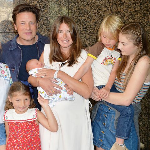 Jamie Oliver und Ehefrau Jools mit ihren Kindern Daisy Boo Pamela (v.l.), Petal Blossom Rainbow, River Rocket Blue Dallas, Buddy Bear Maurice und Poppy Honey Rosie