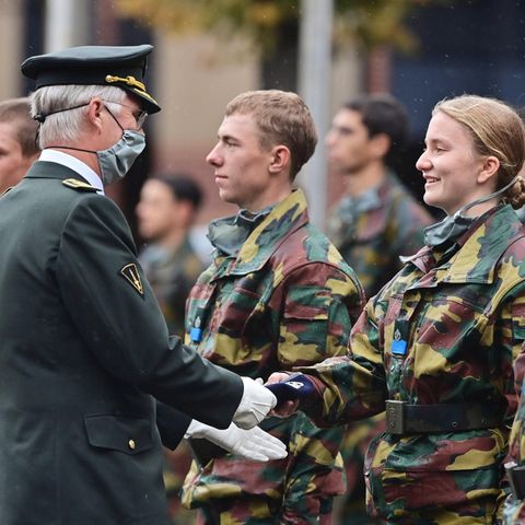 König Philippe und Prinzessin Elisabeth bei der "Blauwe Mutsen Parade" (dt. Blaue Mützen Parade) der Königlichen Militärakademie KMS in Brüssel.