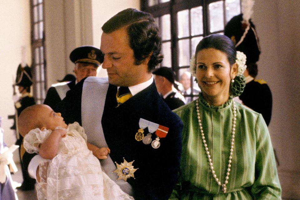 Royale Täuflinge: Prinzessin Victoria mit König Carl Gustaf und Königin Silvia von Schweden