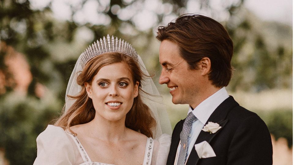 Prinzessin Beatrice: Prinzessin Beatrice + Edoardo Mapelli Mozzi Prinzessin Beatrice + Edoardo Mapelli Mozzi