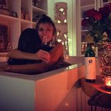 29. September 2020  Heidi Klum gönnt sich ein entspannendes Bad in der Wanne ... Doch Moment, was auf den ersten Blick nach einer gemütlichen Auszeit für Heidi aussieht, entpuppt sich als ganz schön intimer Moment mit Mann Tom Kaulitz. Denn das Model umarmt hier bei einem Glas Wein und romantischem Kerzenlicht ihren Liebsten. Bleibt die Frage offen, wer diesen intimen Moment eingefangen hat. 