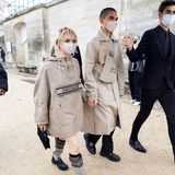 "Game of Thrones"-Star Maisie Williams und Reuben Selby marschieren in Richtung Dior-Show. 