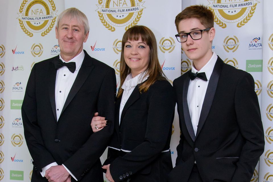 Nicholas Lyndhurst, Ehefrau Lucy Smith und Sohn Archie Lyndhurst besuchen im März 2017 gemeinsam die National Film Awards in London.