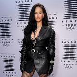 Um diese Frau dreht sich hier alles: Rihanna. Die Sängerin und mittlerweile Multi-Unternehmerin stellt in Los Angeles die neue Kollektion ihres Lingerie-Labels Savage x Fenty vor. Und da Stars stehen Schlange ...