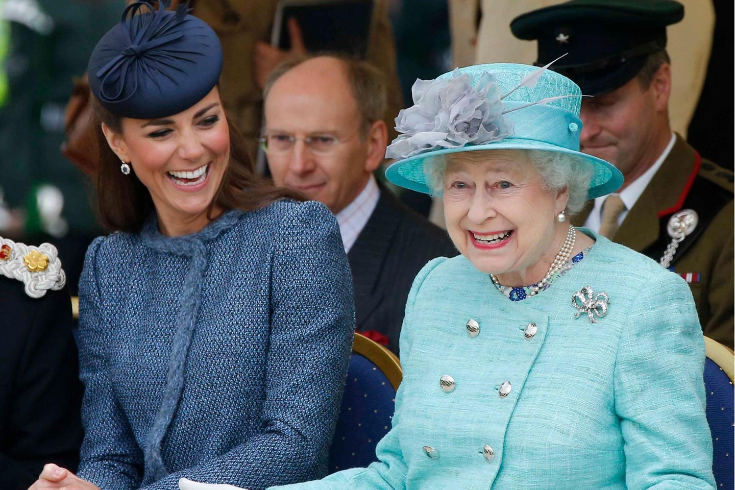 Als die Queen 2019 erstmals zu zweit mit Herzogin Catherine einen Termin absolvierte, war die Signalwirkung groß: Hier kommt die Zukunft. Einige ihrer Schirmherrschaften hat die Monarchin schon an die Schwieger-Enkelin übergeben