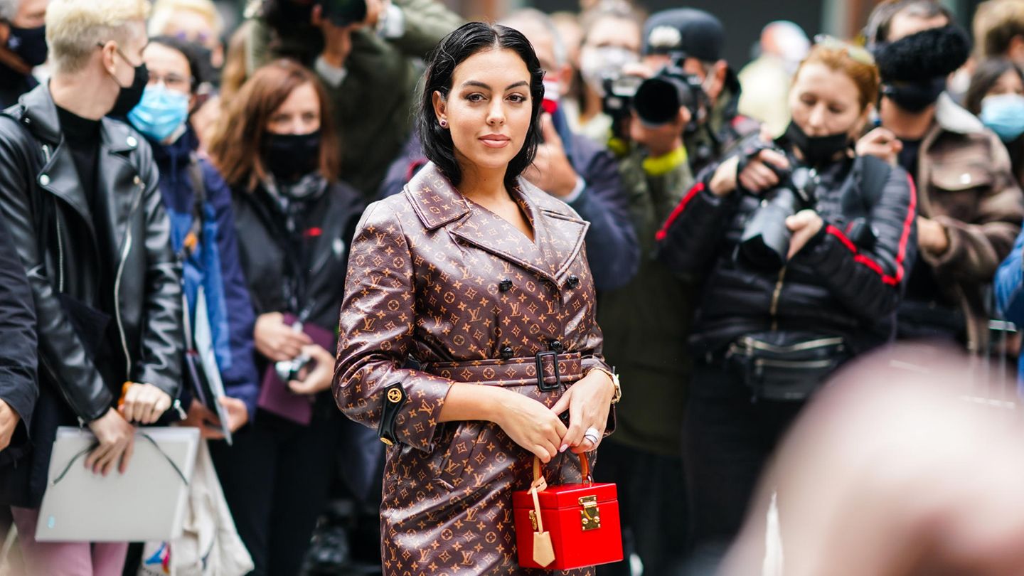 Georgina Rodriguez wows in a Louis Vuitton logo trench coat