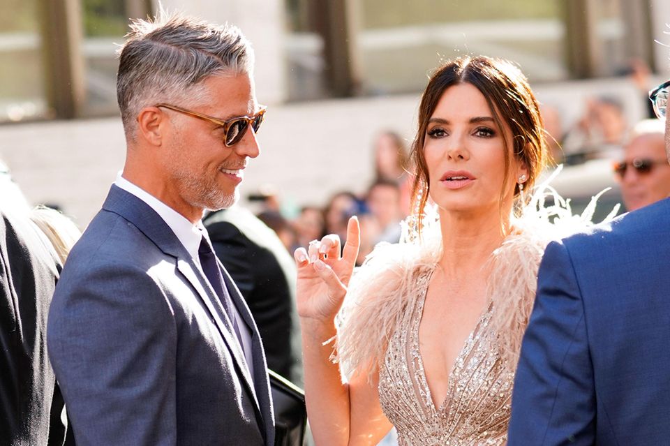 Sandra Bullock: Seit 2015 ist der Hollywoodstar mit dem vier Jahre jüngeren Fotografen Bryan Randall glücklich. Seit 2015 ist der Hollywoodstar mit dem vier Jahre jüngeren Fotografen Bryan Randall glücklich.
