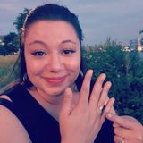Überglücklich teilt Schauspielerin Julia Augustin, bekannt aus der RTL-Serie "Alles Was Zählt", die frohe Kunde mit ihren Fans: "Wir sind verlobt. [...] Ich habe im entscheidenden Moment gleichzeitig gelacht und geheult weil ich noch nie so glücklich war." Den dazugehörigen Ring hält sie stolz in die Kamera! 