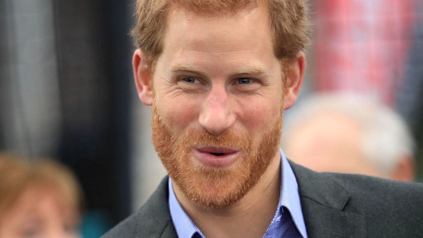 Prinz Harry Mit diesem lustigen Streich veräppelte er die Queen GALA.de