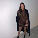 Oh, lá, lá: Ana Ivanovic zeigt sich super sexy in einem kurzen Leo-Kleid, das ihre Beine perfekt betont. Dazu kombiniert sie schwarze Stiefeletten, einen schwarzen Mantel und eine Tasche von Bottega Veneta.