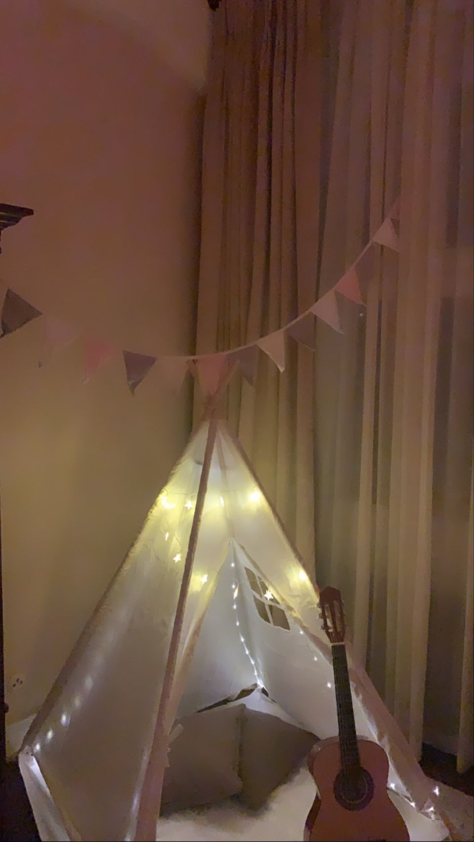 Heidi Klum + Tom Kaulitz: Wer von der Klum-Kaulitz-Familie wohl in diesem Tipi geschlafen hat? Wer von der Klum-Kaulitz-Familie wohl in diesem Tipi geschlafen hat?