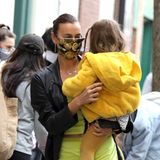 Irina Shayk und Tochter Lea im gelben Partnerlook