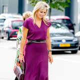 Máxima der Niederlande ist die Königin der Farben. Klar, dass sie zu ihren Kleidern auch die passenden Accessoires hat... 