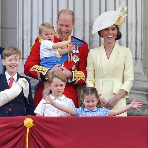 Prinz William und Herzogin Catherine mit ihren drei Kinder Prinz Louis, Prinz George und Prinzessin Charlotte (v.l.)