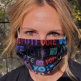 Masken-Selfie mit Message: So ruft Julia Roberts ihre Instagram-Fans zur Wahl auf.