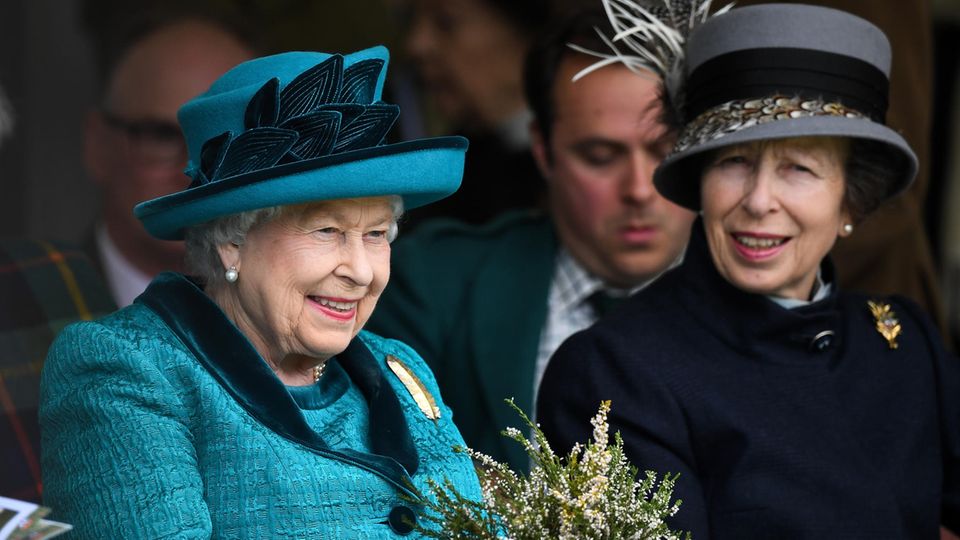 Queen Elizabeth + Co.: Queen Elizabeth und Prinzessin Anne Queen Elizabeth und Prinzessin Anne