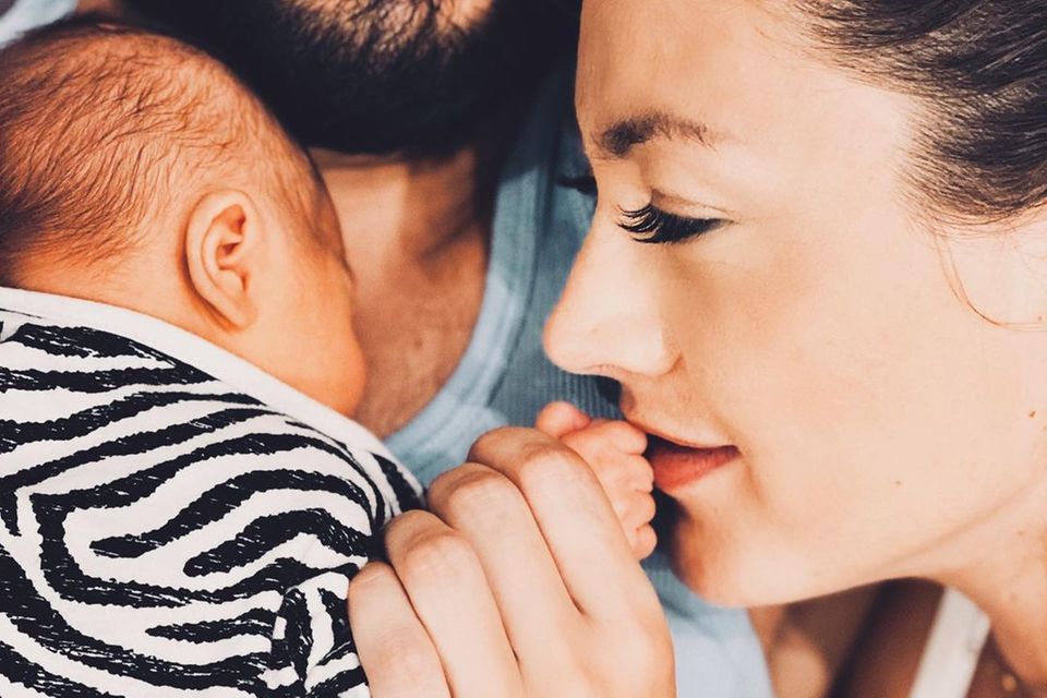 Fiona Erdmann : Das erste Kind von Fiona Erdmann und ihrem Partner Mohammed ist Anfang August zur Welt gekommen. Das erste Kind von Fiona Erdmann und ihrem Partner Mohammed ist Anfang August zur Welt gekommen.