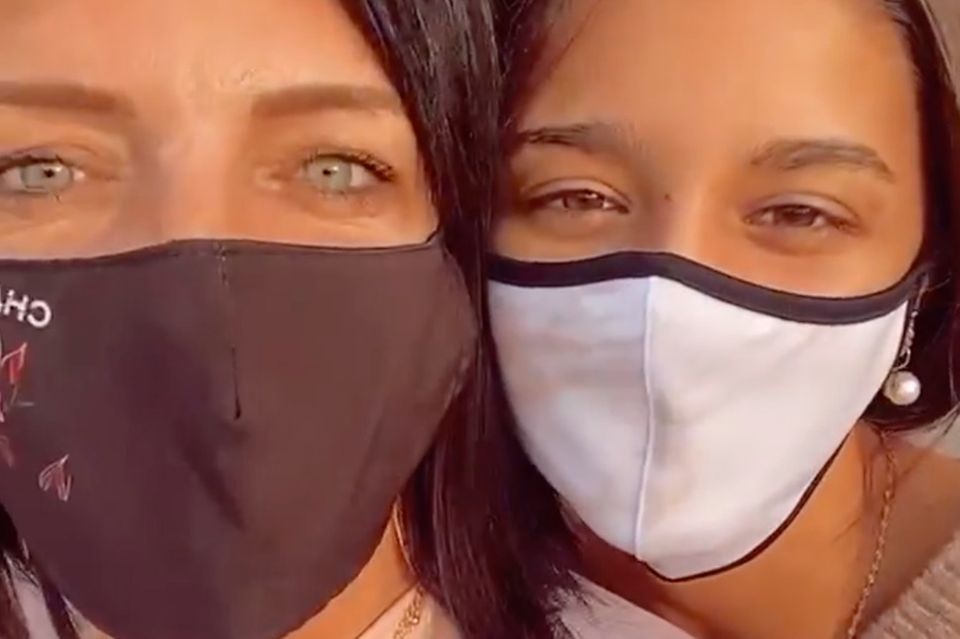 Daniela Büchner: Daniela Büchner und Tochter Jada nach dem Besuch auf der Polizeistation. Daniela Büchner und Tochter Jada nach dem Besuch auf der Polizeistation.