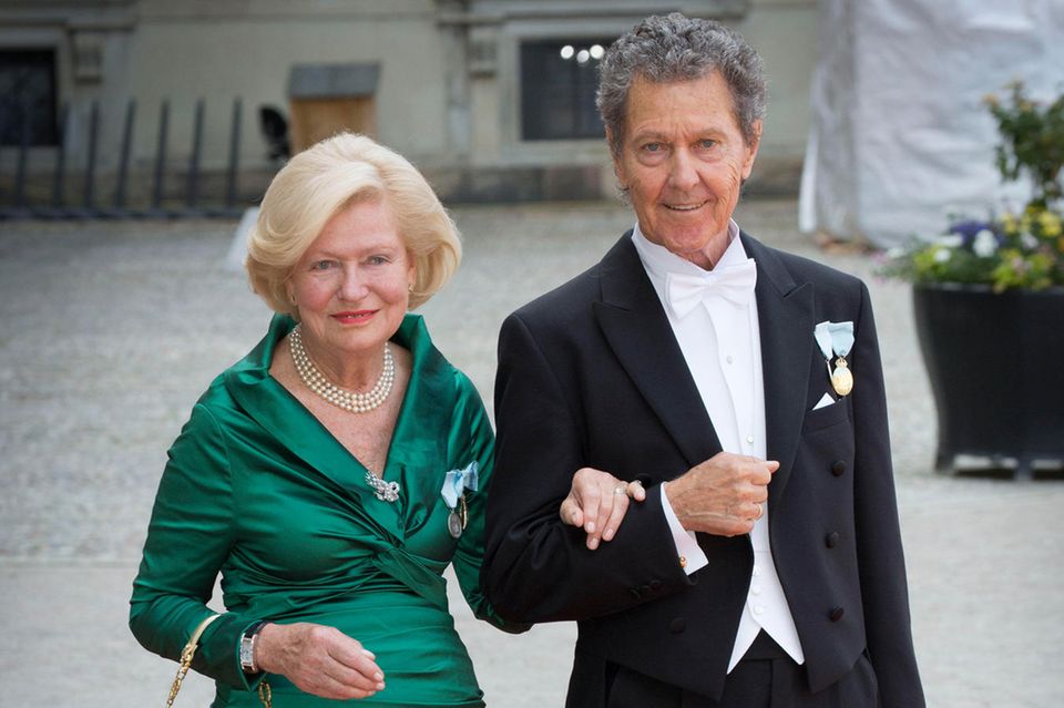 Königin Silvia: Ingrid und Walther Sommerlath bei der Hochzeit von Prinz Carl Philip und Sofia Hellqvist am 13. Juni 2015 in Stockholm. Ingrid und Walther Sommerlath bei der Hochzeit von Prinz Carl Philip und Sofia Hellqvist am 13. Juni 2015 in Stockholm.