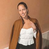 Ana Ivanovic versteckt ihre "Bottega Veneta"-Tasche hinter ihrem Mantel