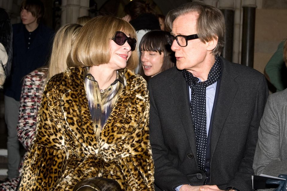 Anna Wintour: Der Neue? Der britische Schauspieler Bill Nighy ("Tatsächlich... Liebe") taucht bereits seit einiger Zeit öfters an der Seite von Anna Wintour auf. Der Neue? Der britische Schauspieler Bill Nighy ("Tatsächlich... Liebe") taucht bereits seit einiger Zeit öfters an der Seite von Anna Wintour auf.