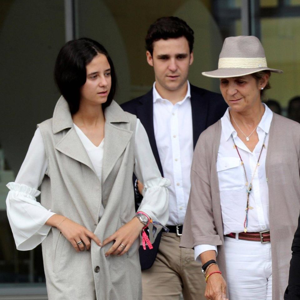 Victoria Federica, Felipe Juan Froilan und Prinzessin Infanta Elena im August 2019.